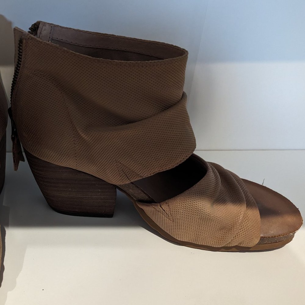 OTBT "Patchouli" Heeled Sandals | Tan | Size 7.5